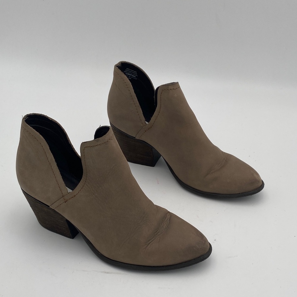 Steve Madden Taupe Ankle Boots women 8M leather pull on casual office retro Y2K